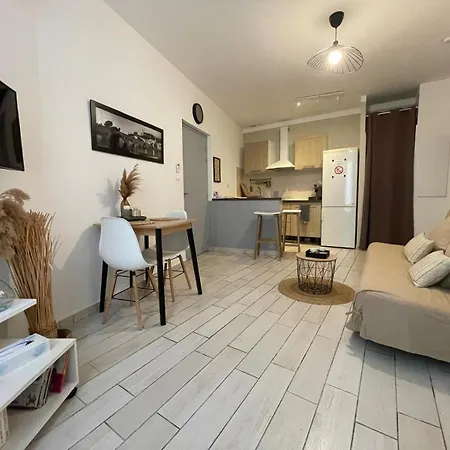 Joli appartement hypercentre T2 avec parking gratuit Béziers Extérieur photo