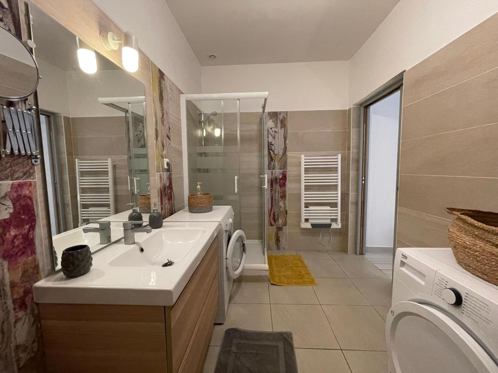 Joli Appartement Hypercentre T2, Classe Meuble De Tourisme 3 Avec Parking Gratuit * Beziers