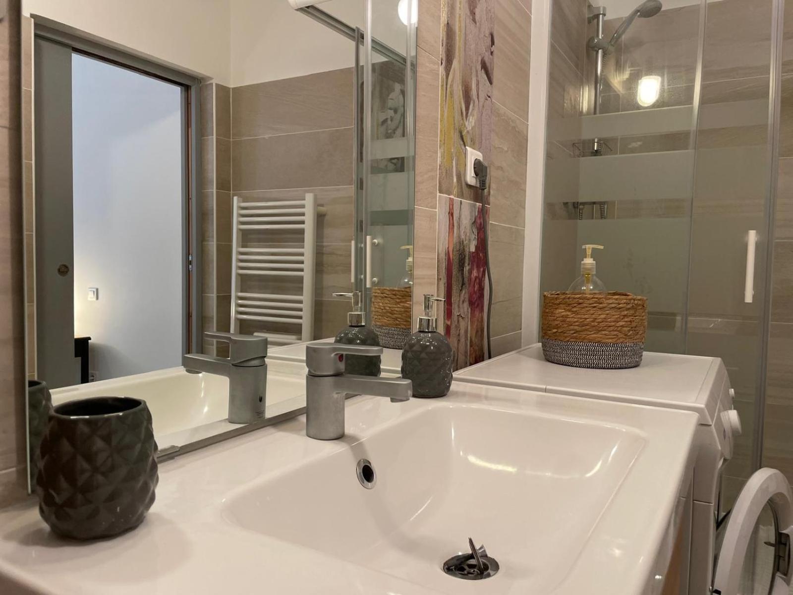Appartement Joli Hypercentre T2 Avec Parking Gratuit *